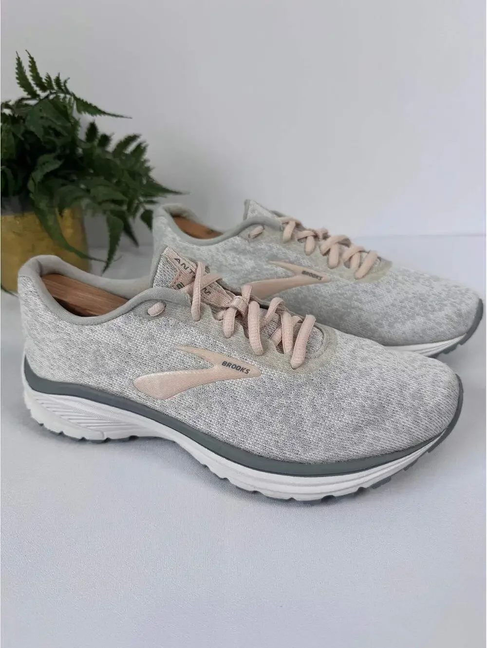 Brooks Cushioned Running Shoes Anthem 2 Neutral Gray Pink Women’s Size 7.5